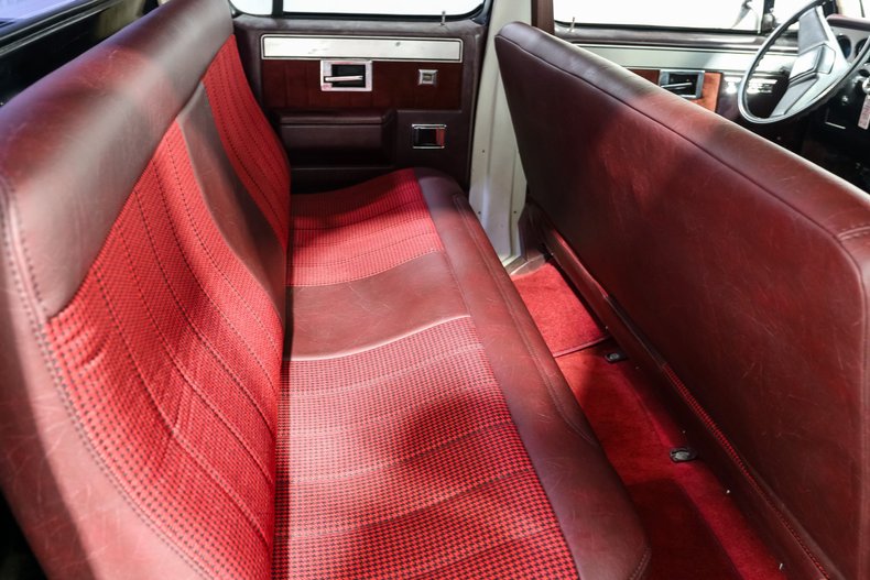 Chevrolet-C30-1984-Brown-Patina-Red-19