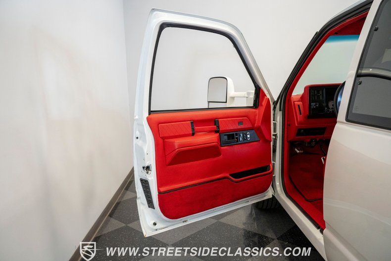 Chevrolet-C3500-1989-Pearl-White-Red-17