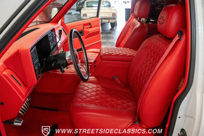 Chevrolet-C3500-1989-Pearl-White-Red-18