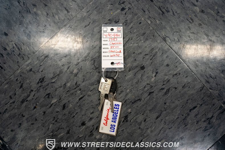 Chevrolet-C3500-1989-Pearl-White-Red-20