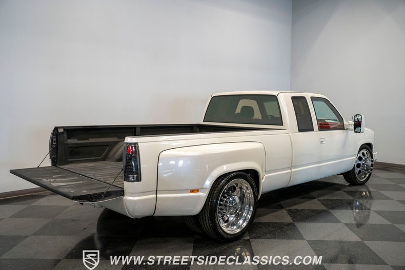 Chevrolet-C3500-1989-Pearl-White-Red-23