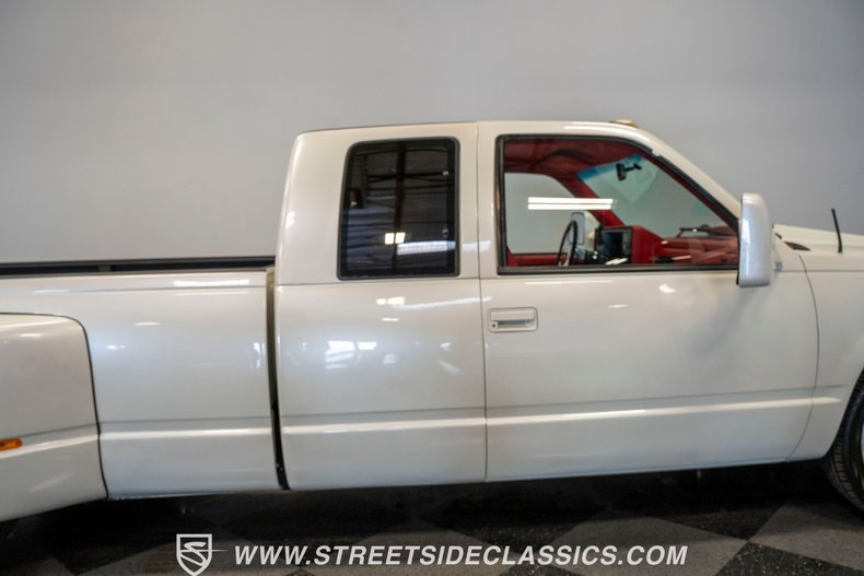 Chevrolet-C3500-1989-Pearl-White-Red-28