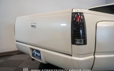 Chevrolet-C3500-1989-Pearl-White-Red-32
