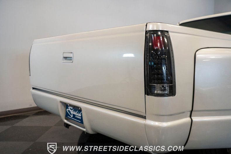 Chevrolet-C3500-1989-Pearl-White-Red-32