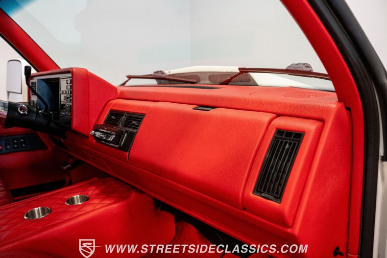 Chevrolet-C3500-1989-Pearl-White-Red-37