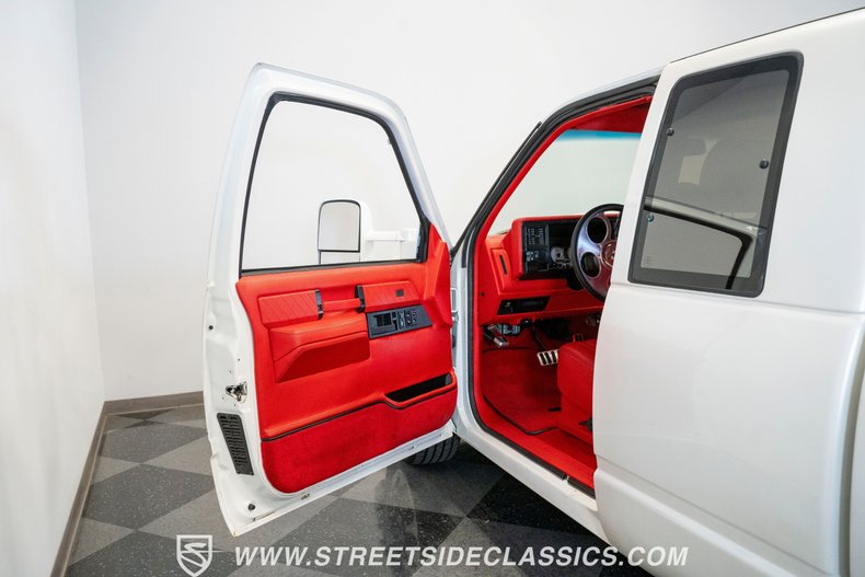 Chevrolet-C3500-1989-Pearl-White-Red-39