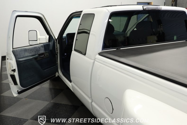 Chevrolet-C3500-1994-White-Dark-Blue-32