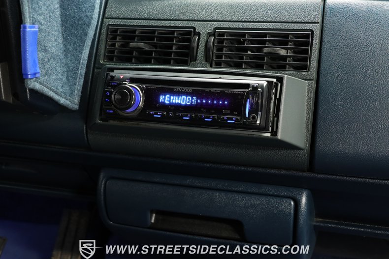 Chevrolet-C3500-1994-White-Dark-Blue-38