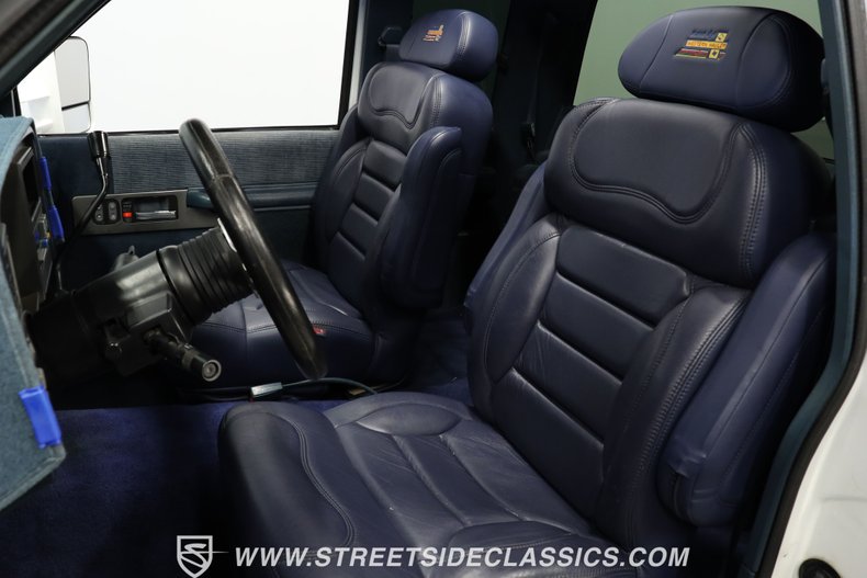 Chevrolet-C3500-1994-White-Dark-Blue-40