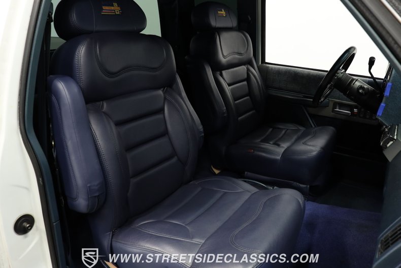 Chevrolet-C3500-1994-White-Dark-Blue-43
