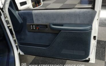 Chevrolet-C3500-1994-White-Dark-Blue-46
