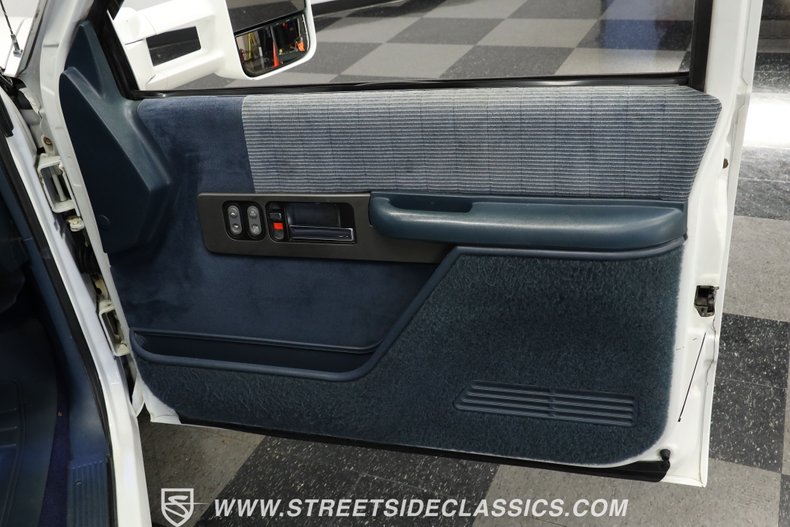 Chevrolet-C3500-1994-White-Dark-Blue-46