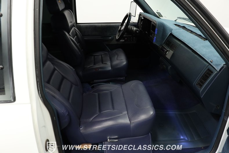 Chevrolet-C3500-1994-White-Dark-Blue-8