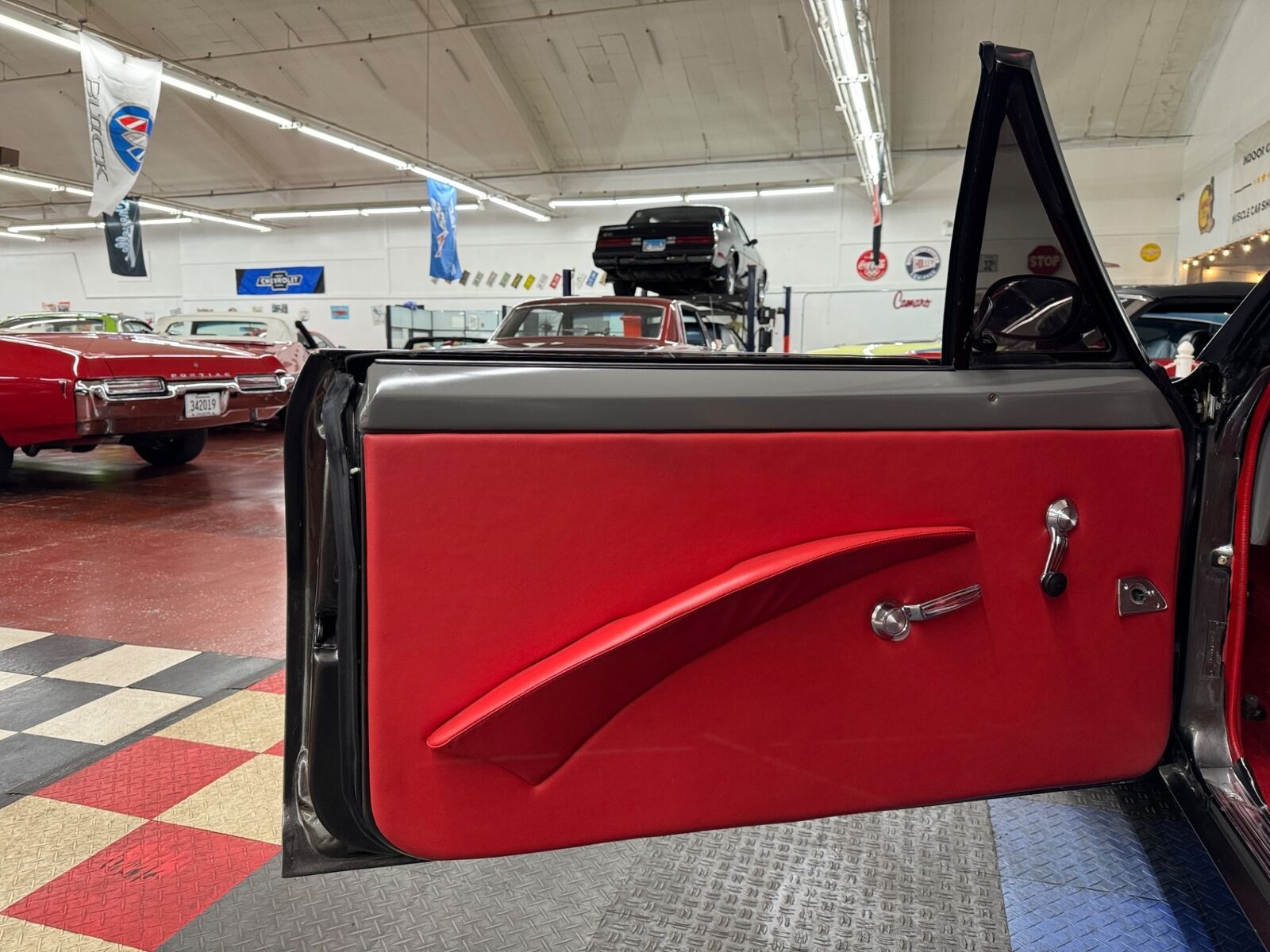 Chevrolet-Camaro-1967-2-Door-35