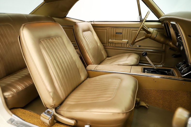 Chevrolet-Camaro-1967-Capri-Creme-Gold-29