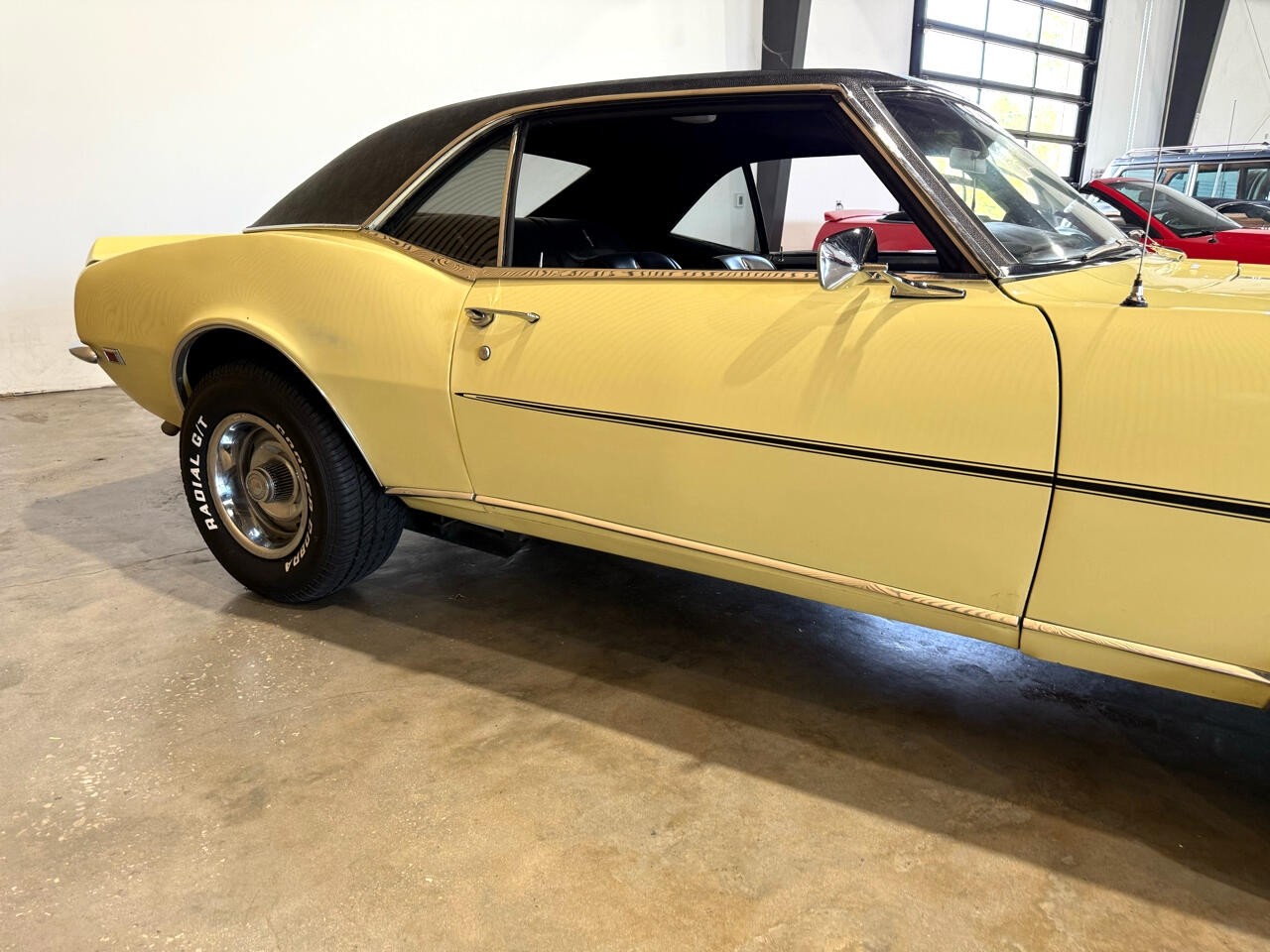Chevrolet-Camaro-1967-Classic-Car-11