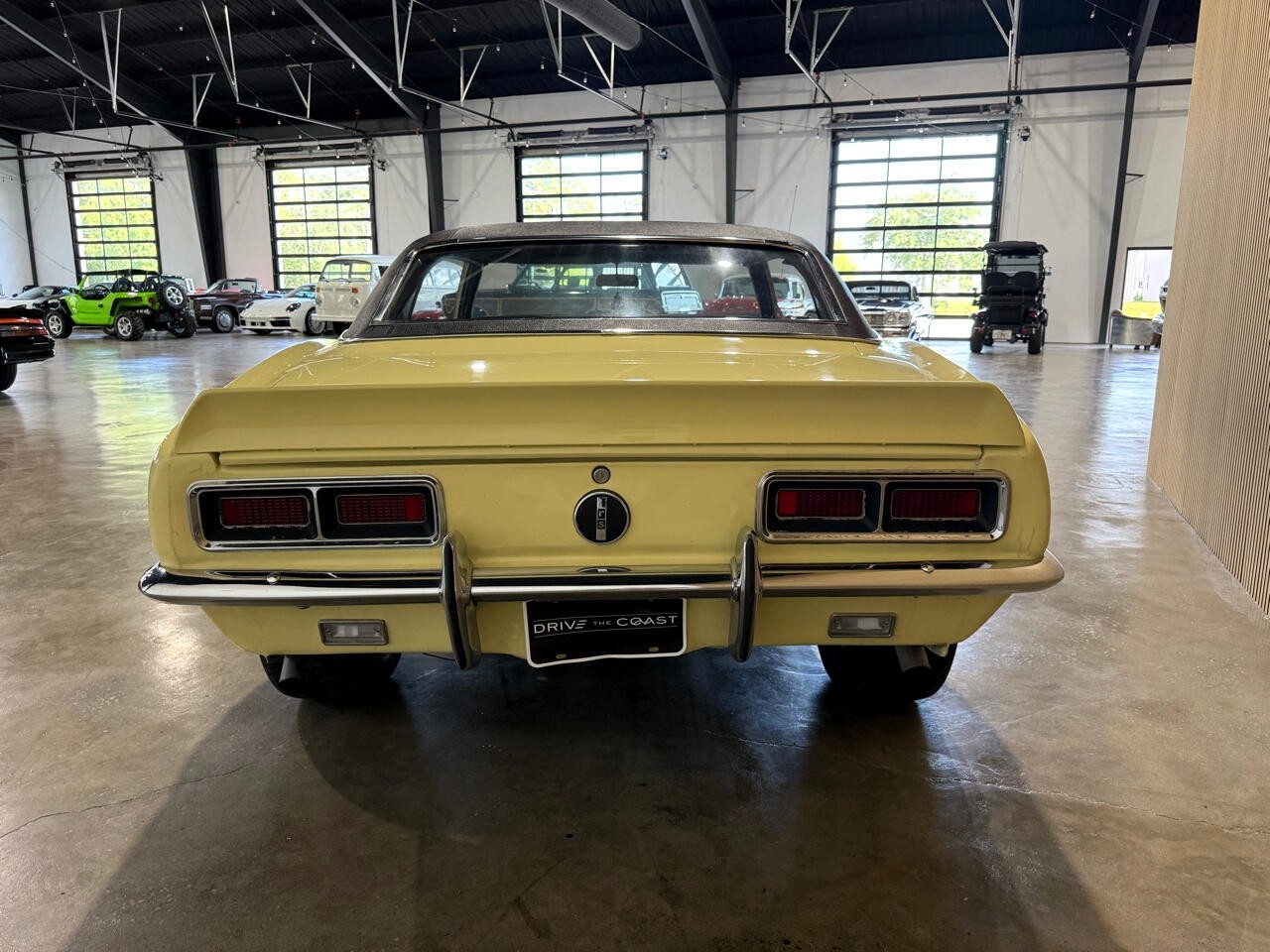 Chevrolet-Camaro-1967-Classic-Car-15