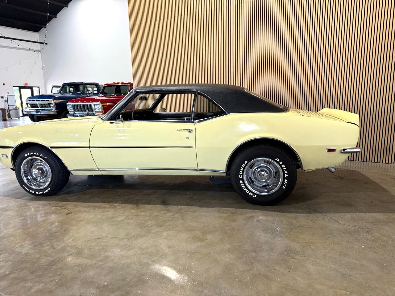 Chevrolet-Camaro-1967-Classic-Car-16