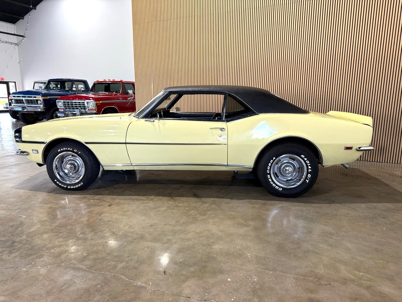 Chevrolet-Camaro-1967-Classic-Car-17