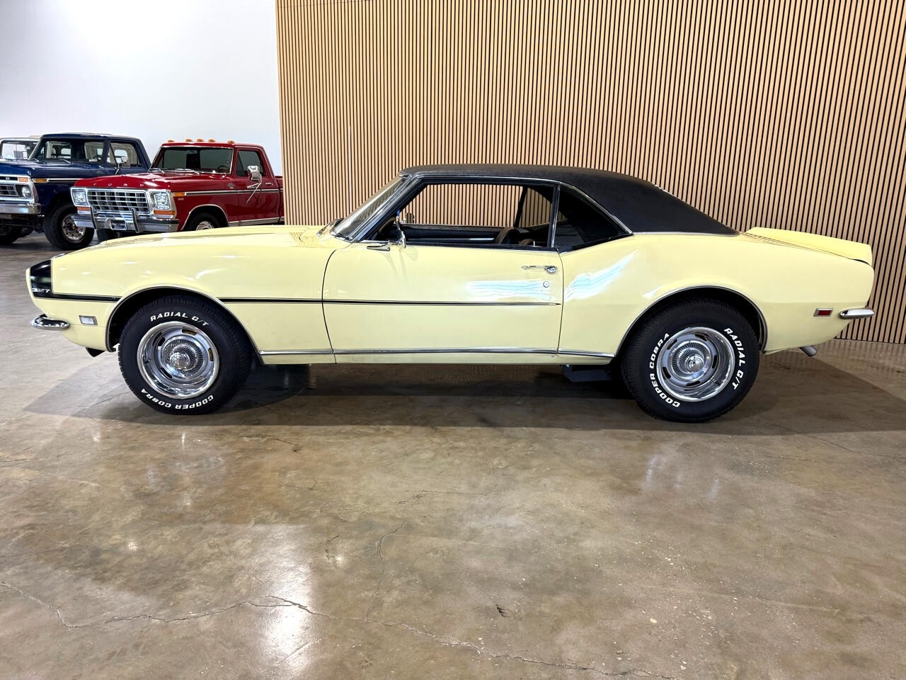Chevrolet-Camaro-1967-Classic-Car-18