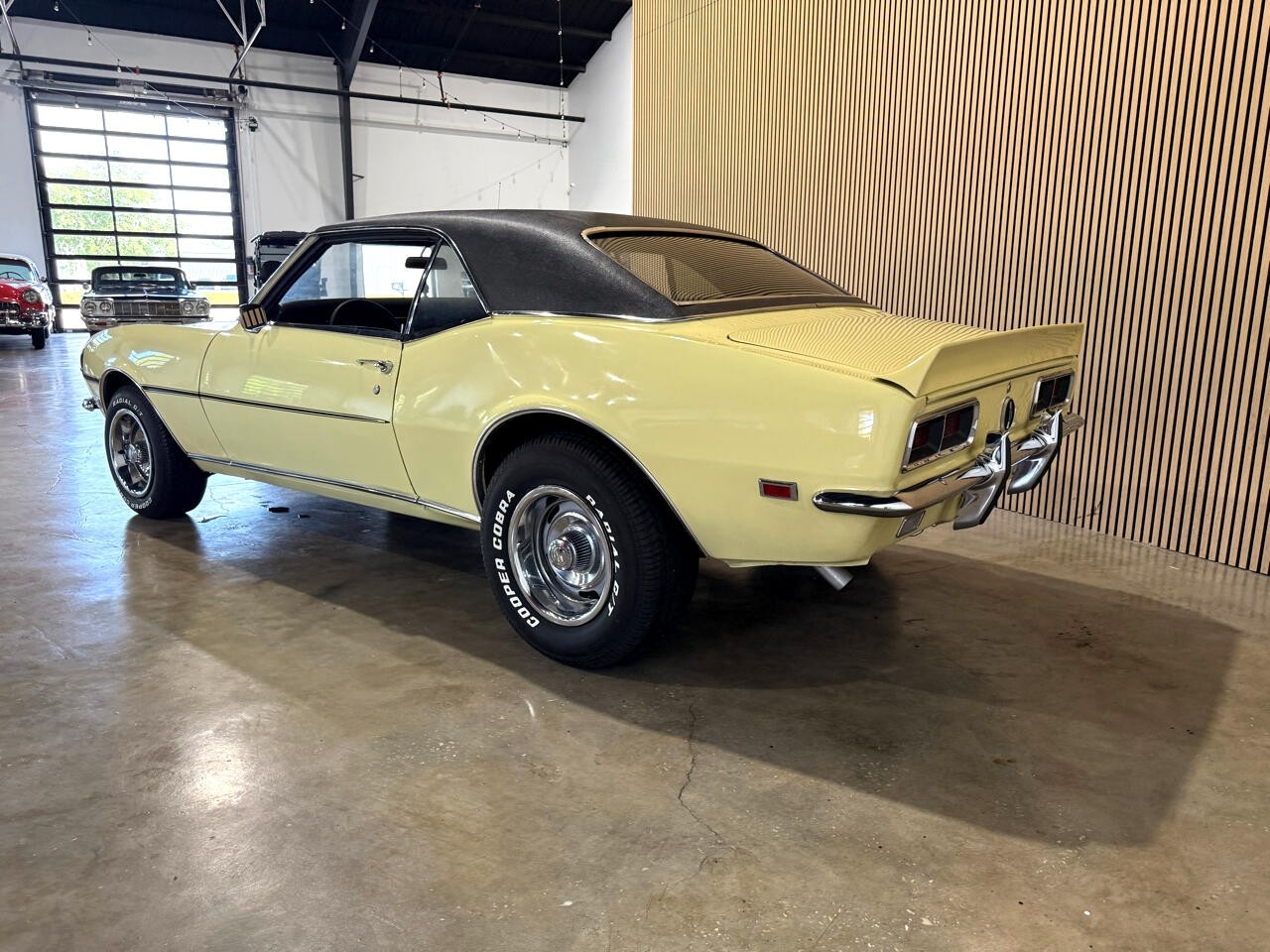 Chevrolet-Camaro-1967-Classic-Car-19