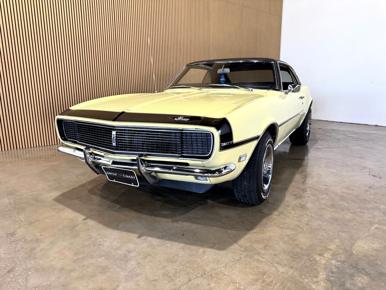 Chevrolet-Camaro-1967-Classic-Car-2