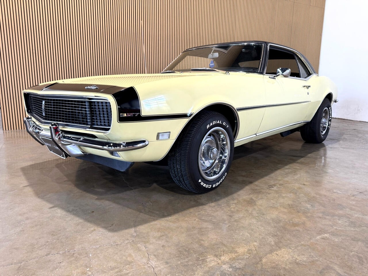 Chevrolet-Camaro-1967-Classic-Car-21