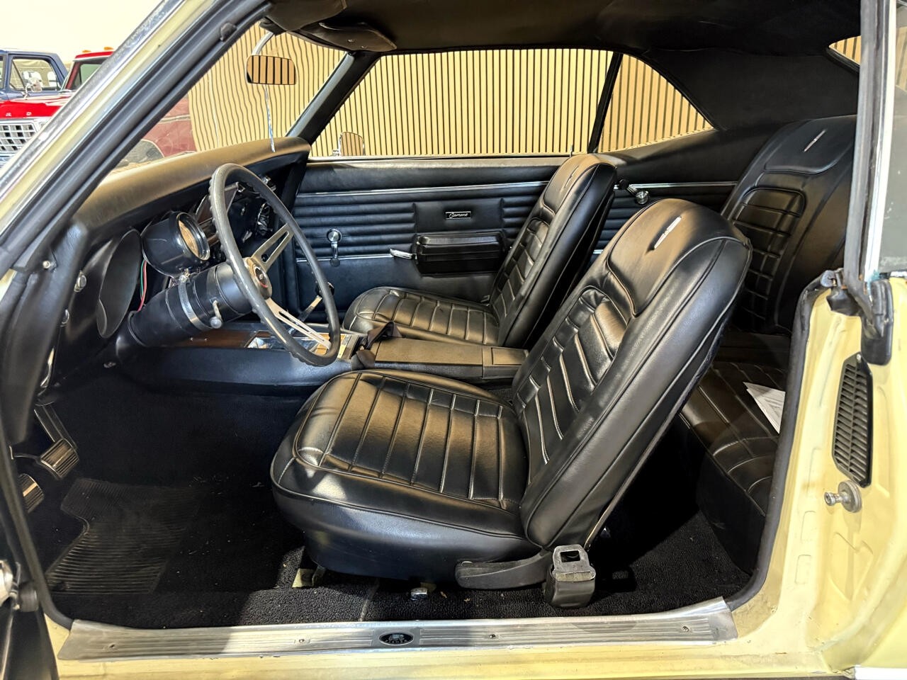 Chevrolet-Camaro-1967-Classic-Car-22