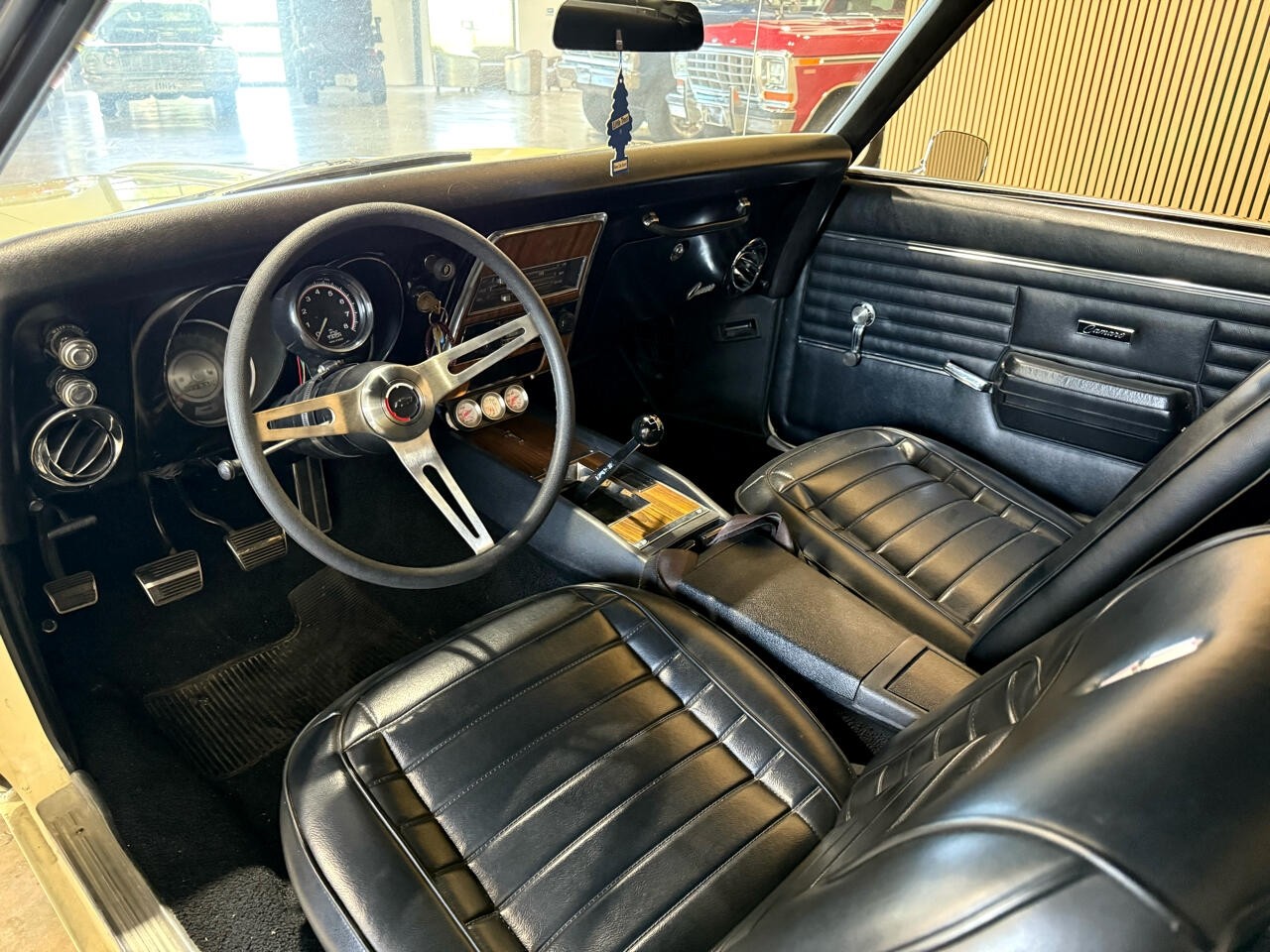 Chevrolet-Camaro-1967-Classic-Car-23