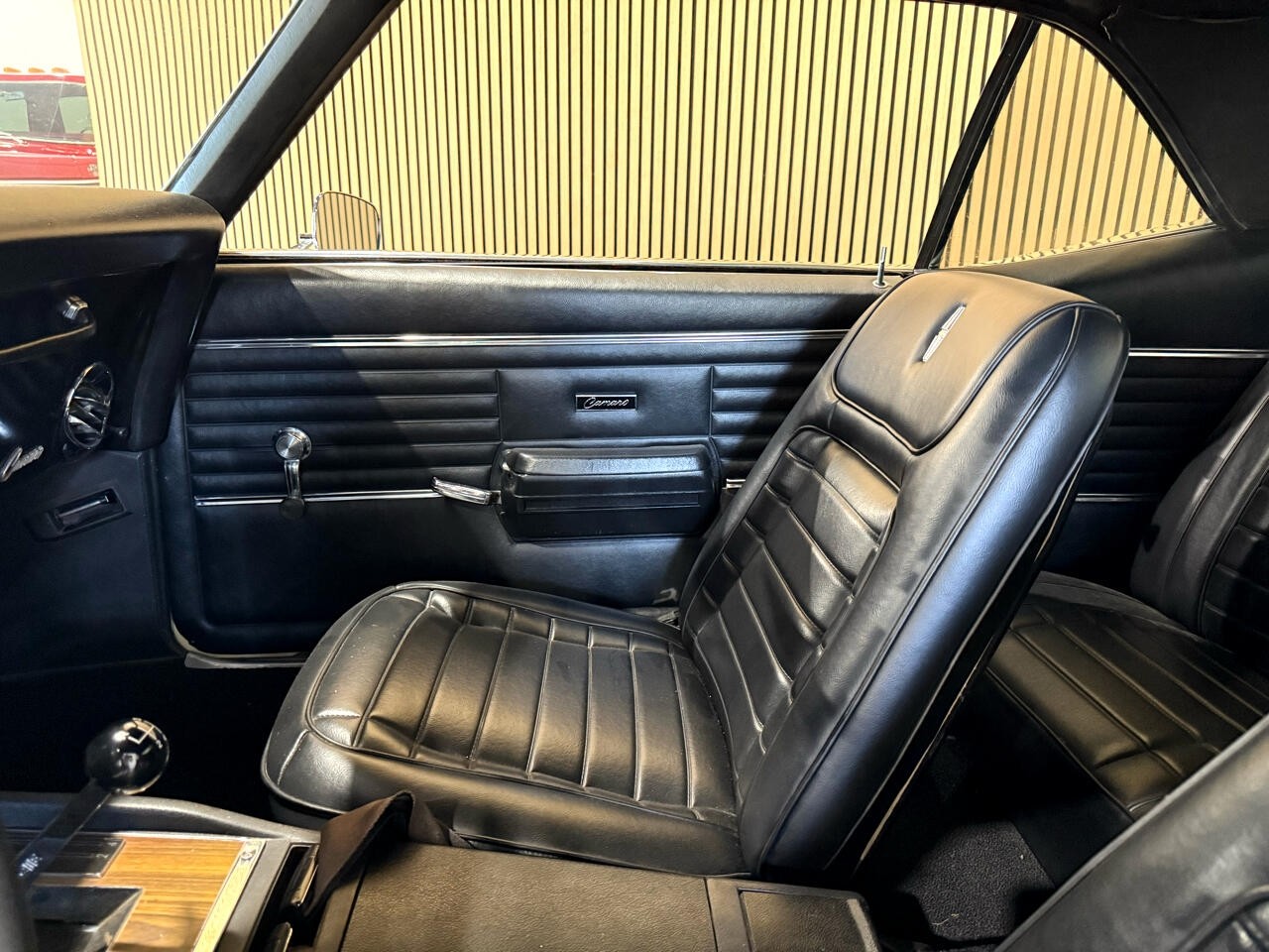 Chevrolet-Camaro-1967-Classic-Car-28