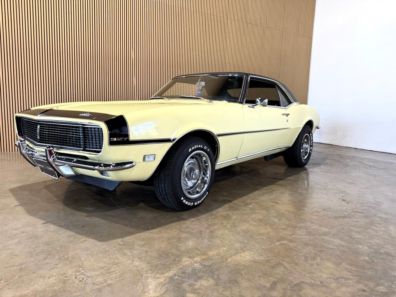 Chevrolet-Camaro-1967-Classic-Car-3