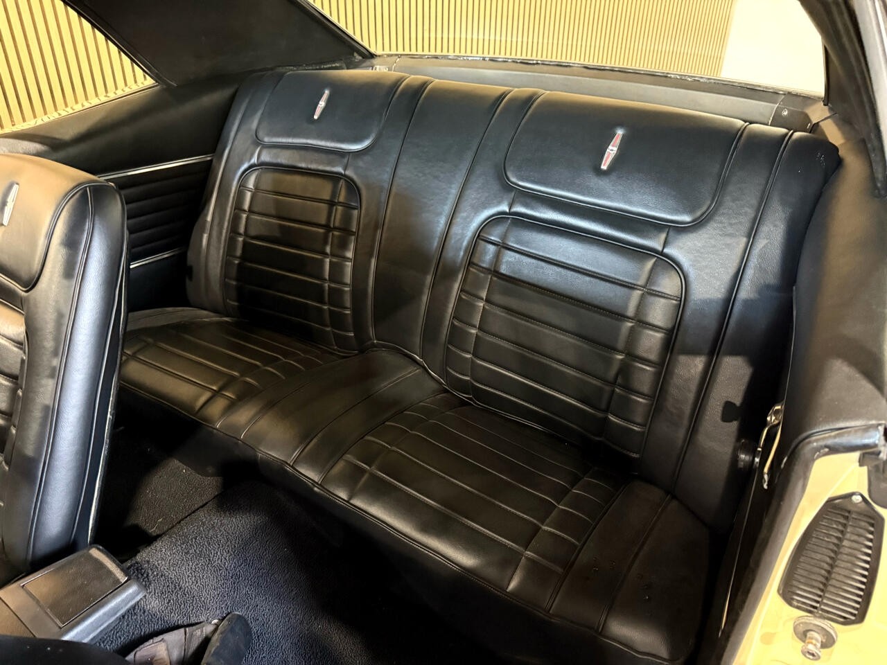 Chevrolet-Camaro-1967-Classic-Car-30