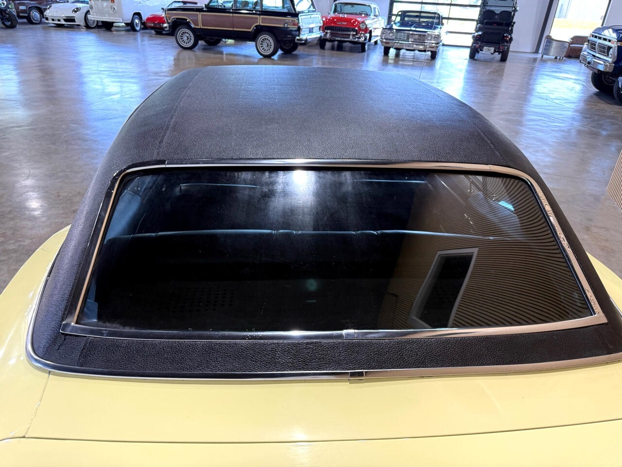 Chevrolet-Camaro-1967-Classic-Car-34