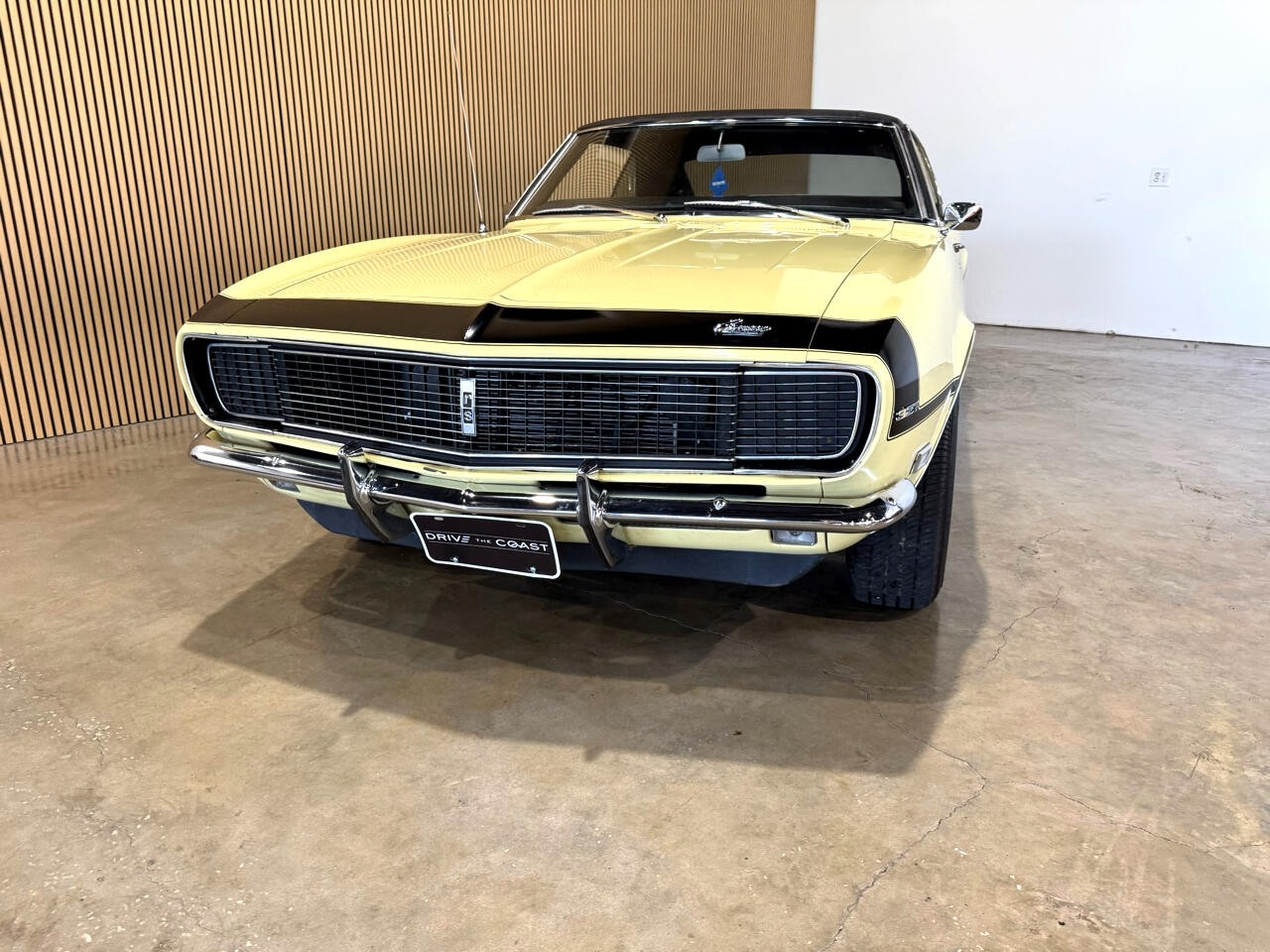 Chevrolet-Camaro-1967-Classic-Car-4