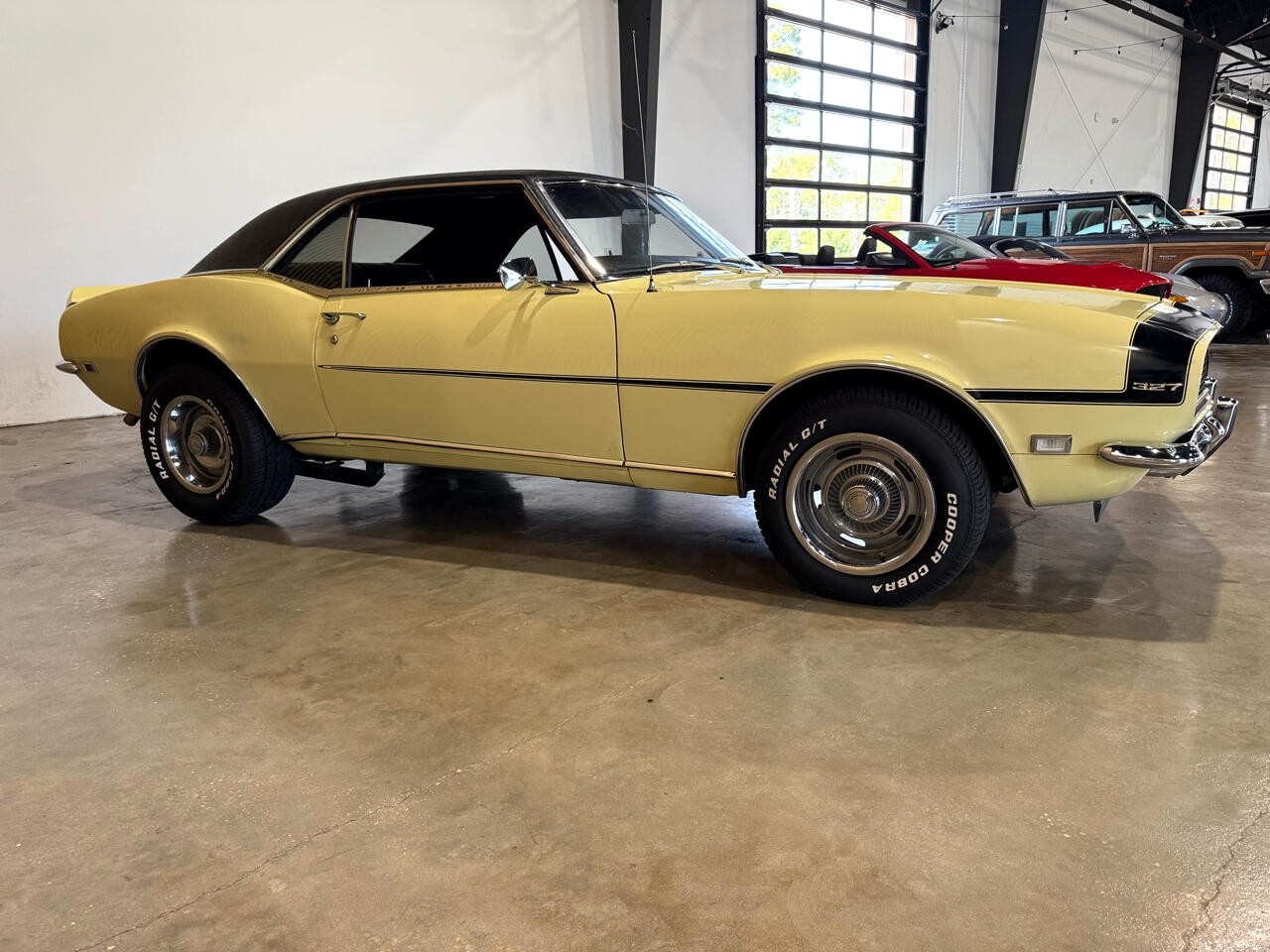 Chevrolet-Camaro-1967-Classic-Car-9