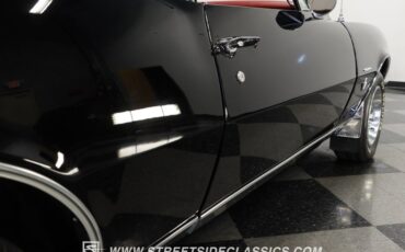 Chevrolet-Camaro-1967-Tuxedo-Black-Red-2