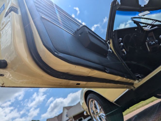 Chevrolet-Camaro-1968-Butter-Yellow-Black-Black-Vinyl-22