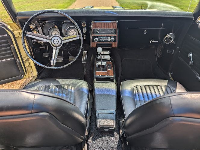 Chevrolet-Camaro-1968-Butter-Yellow-Black-Black-Vinyl-26