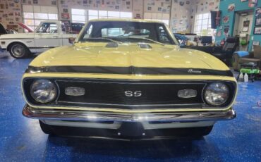 Chevrolet-Camaro-1968-Butternut-Yellow-Black-Deluxe-Houndst-1