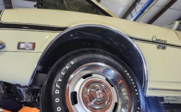 Chevrolet-Camaro-1968-Butternut-Yellow-Black-Deluxe-Houndst-13