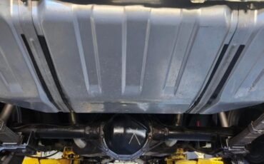 Chevrolet-Camaro-1968-Butternut-Yellow-Black-Deluxe-Houndst-18
