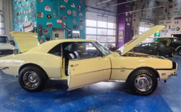 Chevrolet-Camaro-1968-Butternut-Yellow-Black-Deluxe-Houndst-3