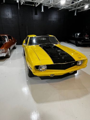 Chevrolet-Camaro-1969-BlackYellow-Black-2