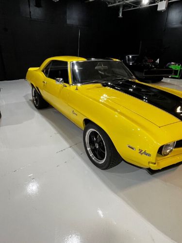Chevrolet-Camaro-1969-BlackYellow-Black-22