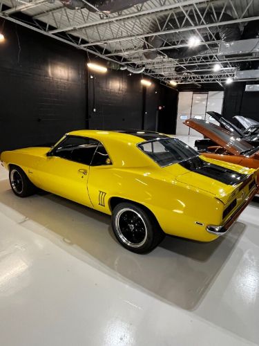 Chevrolet-Camaro-1969-BlackYellow-Black-3