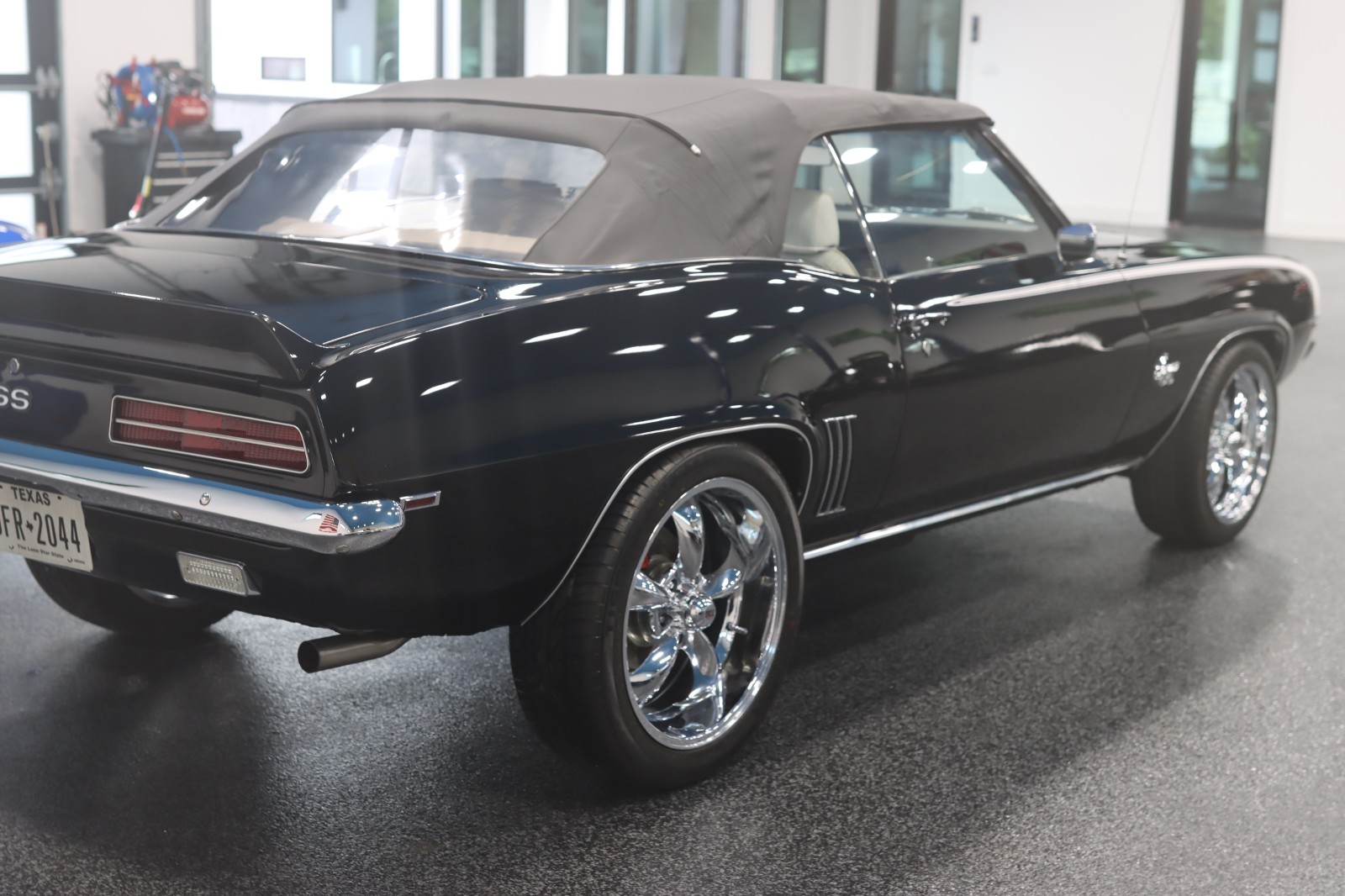 Chevrolet-Camaro-1969-Convertible-2