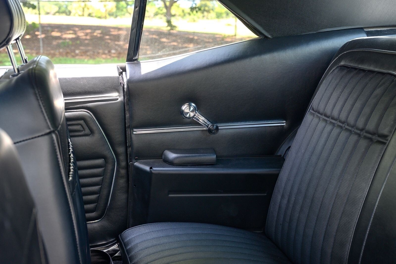 Chevrolet-Camaro-1969-Hatchback-17