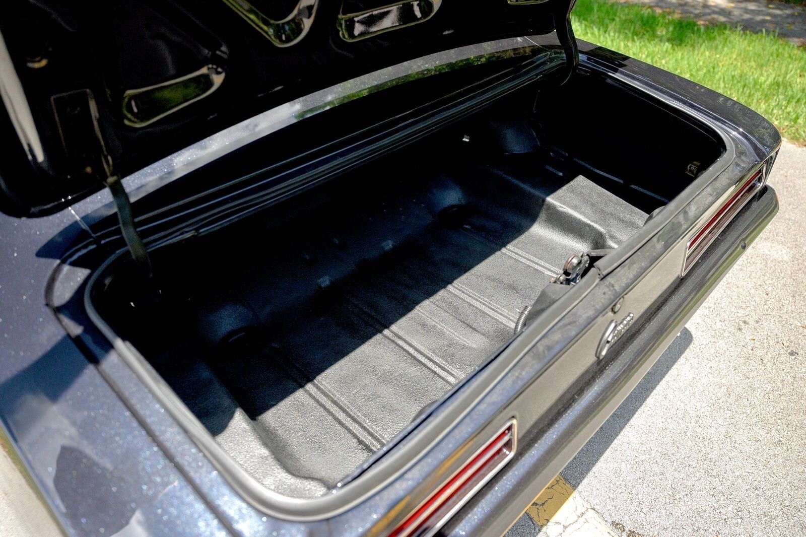 Chevrolet-Camaro-1969-Hatchback-30