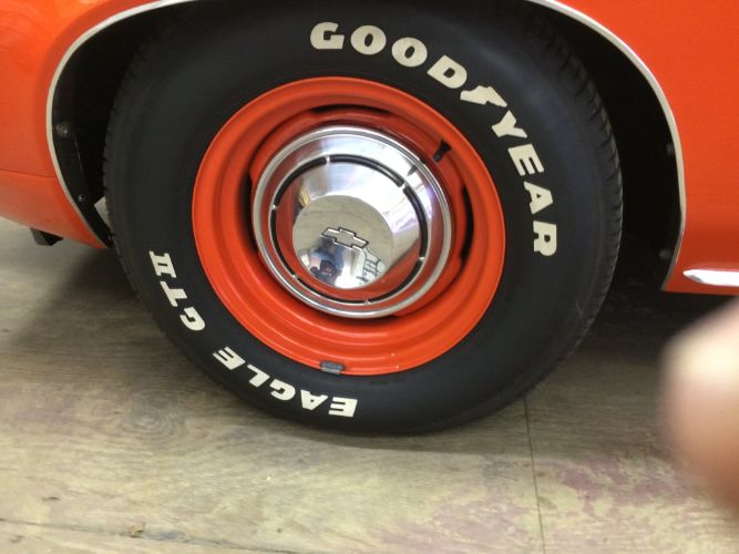 Chevrolet-Camaro-1969-Hugger-Orange-Black-amp-White-Hounds-3