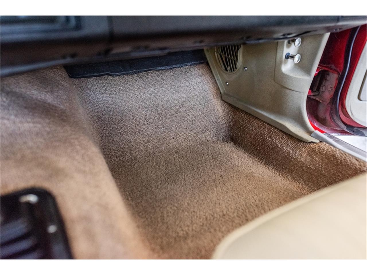 Chevrolet-Camaro-1970-Cranberry-Red-Sandalwood-56